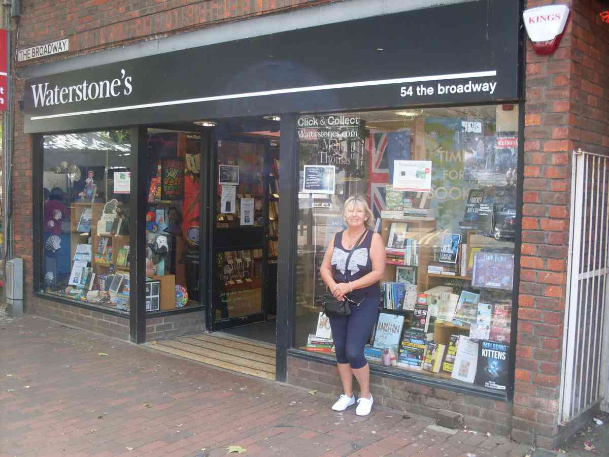 gillian-lock-book-signing-at-waterstones