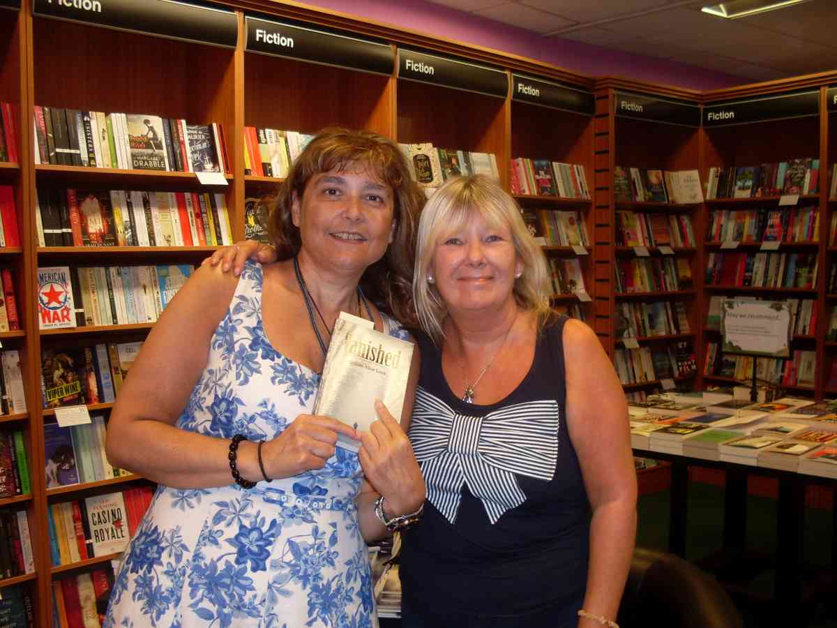 gillian-lock-book-signing-at-waterstones